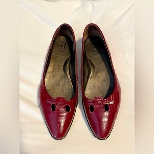 *EUC* BORN Feminine Flats/Shoes - Women’s Size 10 M/W - Merlot Leather Slip~On